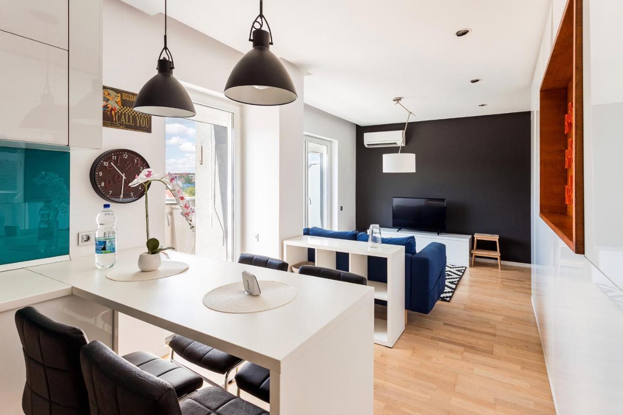 Apartment Dd *